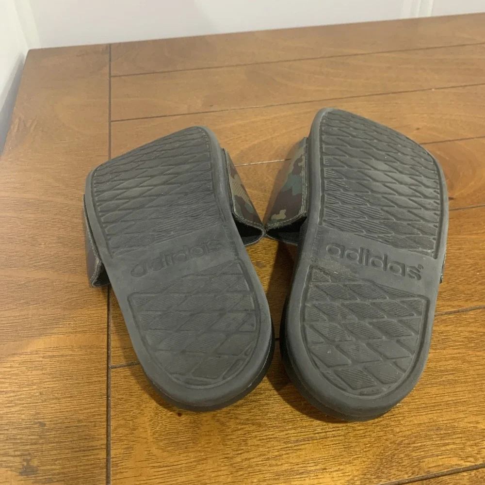 ADIDAS MEN'S ADILETTE COMFORT CAMO / White SANDALS SLIDES Slip On Size 5